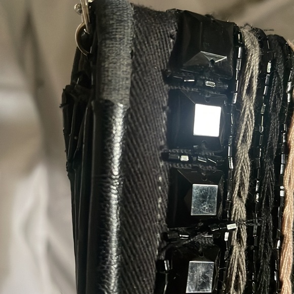 FREE w/ 25$+ Purchase Urban Expressions Beaded Front Long Statement Clutch - Picture 7 of 11